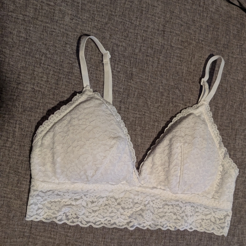 H&M Floral Lace Bralette in Cream